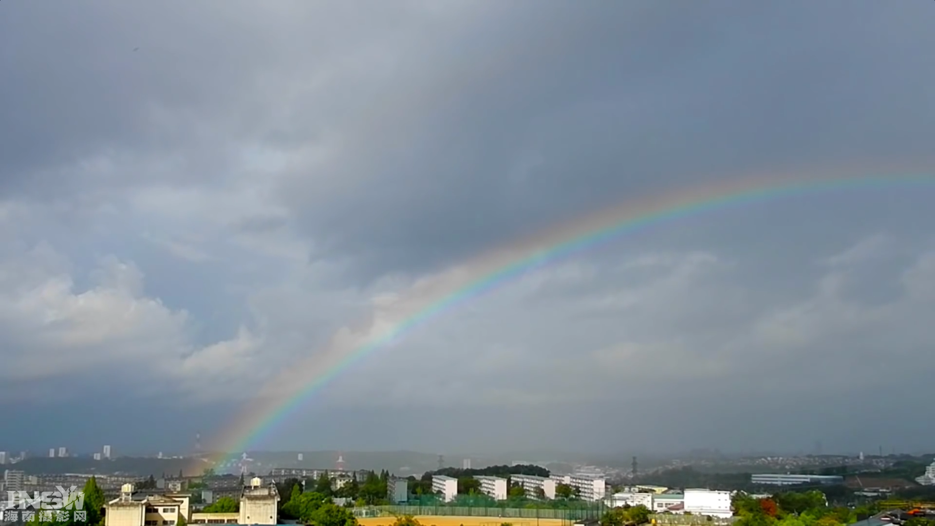 风雨后出现的彩虹.png